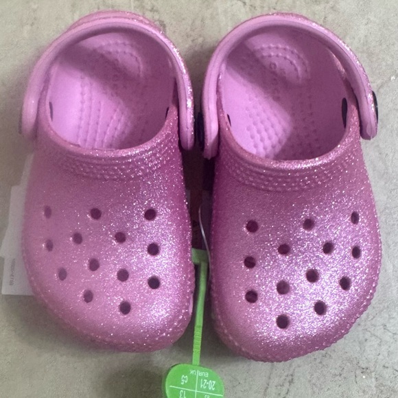 Crocs™ Kids' Classic Pink Glitter Clog - Picture 4 of 8